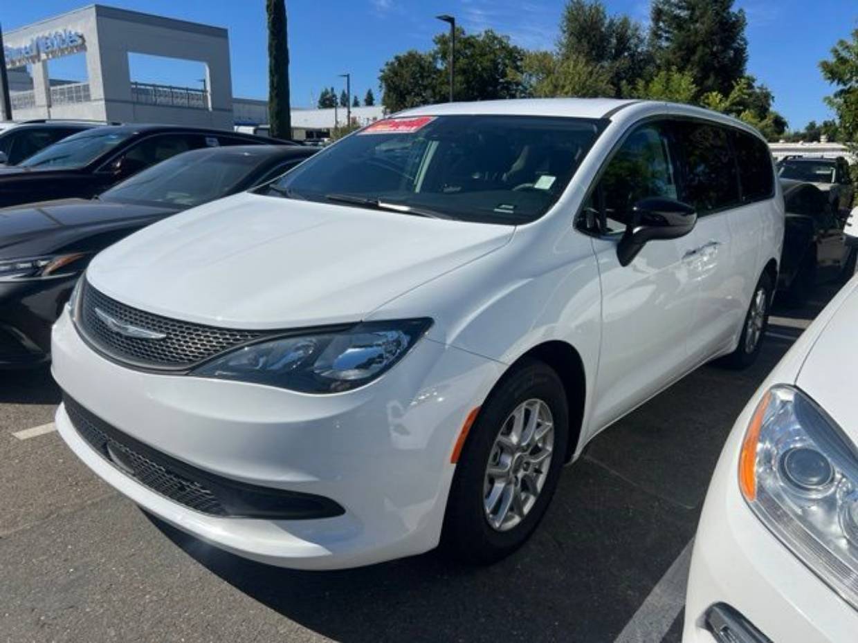2024 Chrysler Voyager