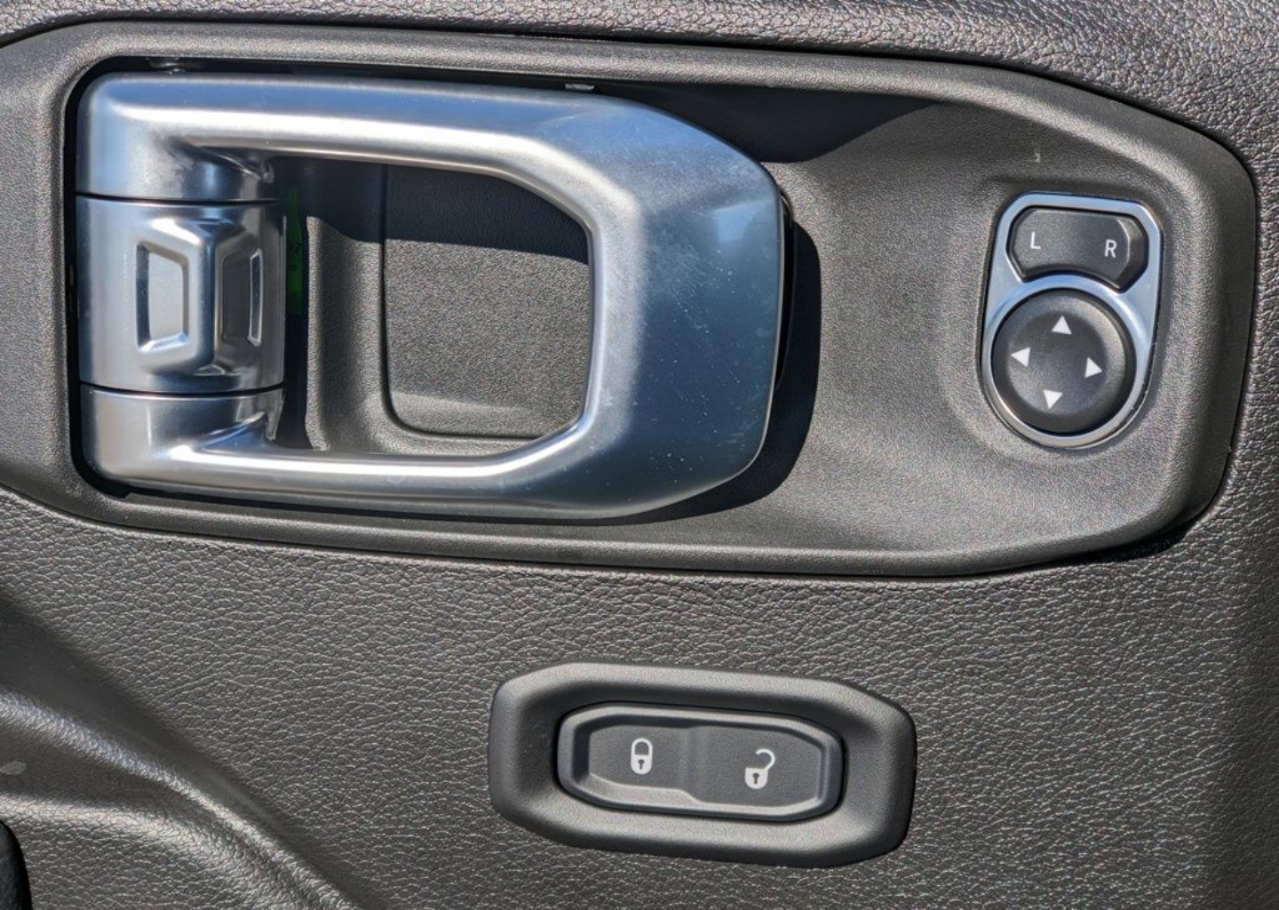 2026 Jeep Wrangler 2-Door Willys - Photo 46