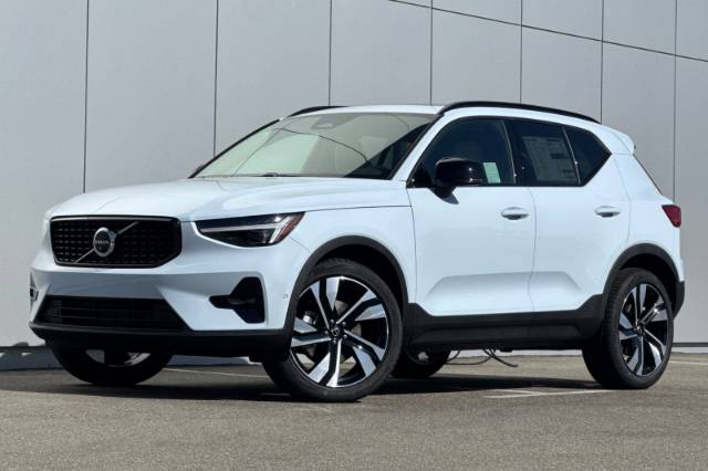 2026 Volvo XC40 B5 Ultra