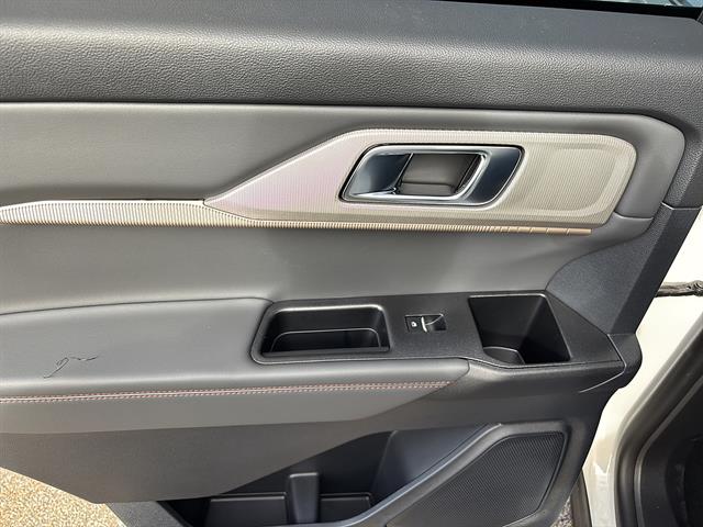 2026 Ford Explorer Active - Photo 15