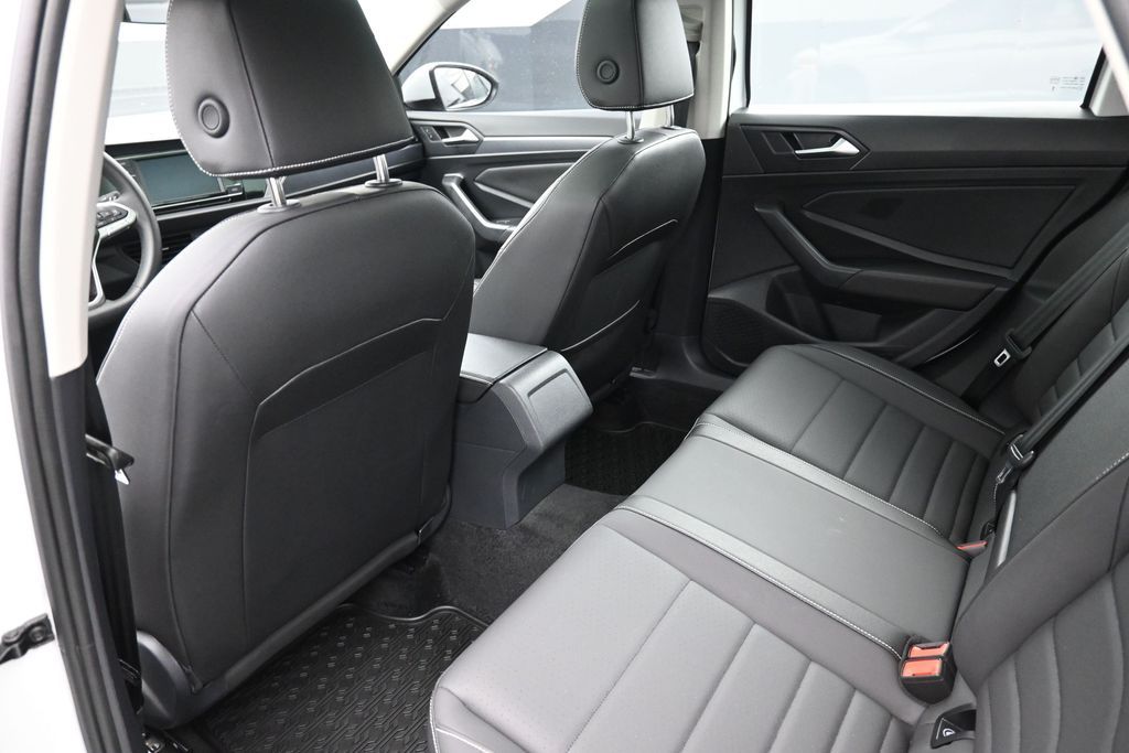 3VW7M7BU5RM090300