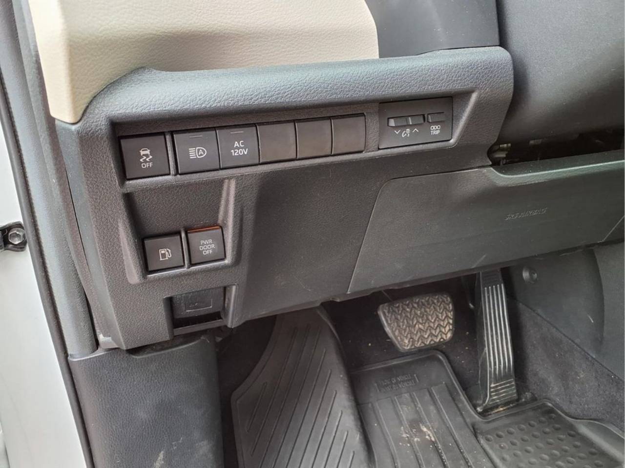2024 Toyota Sienna Limited - Photo 11