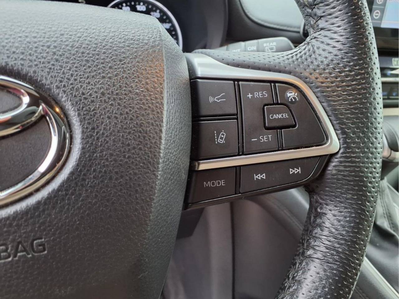 2024 Toyota Sienna Limited - Photo 13