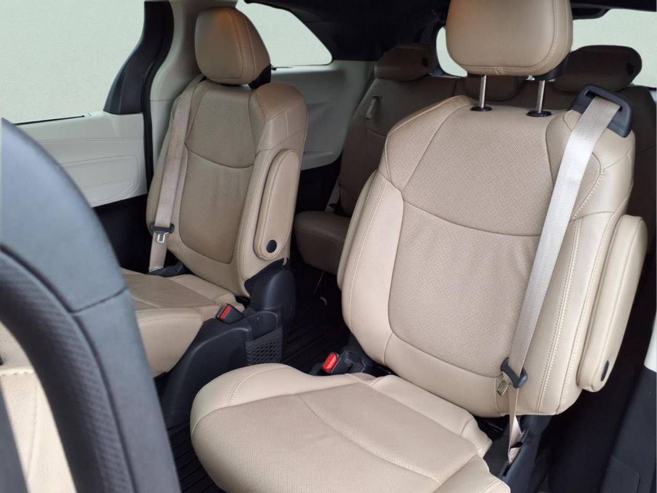 2024 Toyota Sienna Limited - Photo 18