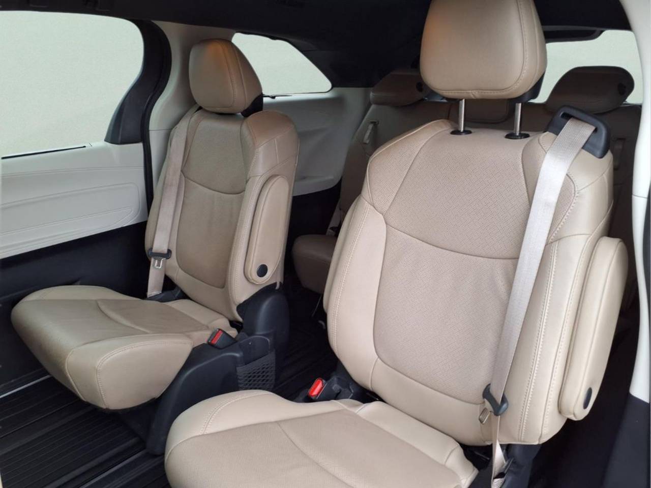 2024 Toyota Sienna Limited - Photo 19