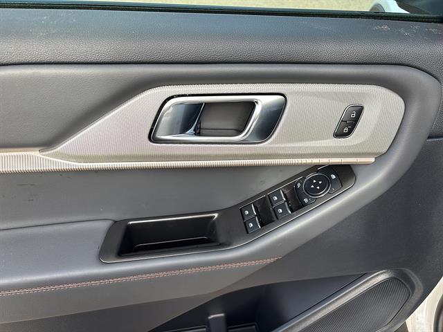 2026 Ford Explorer Active - Photo 13