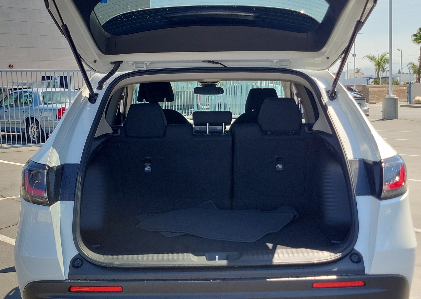 2027 Honda HR-V LX - Photo 9