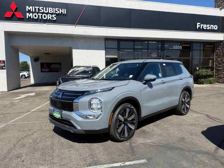 2026 Mitsubishi Outlander SE