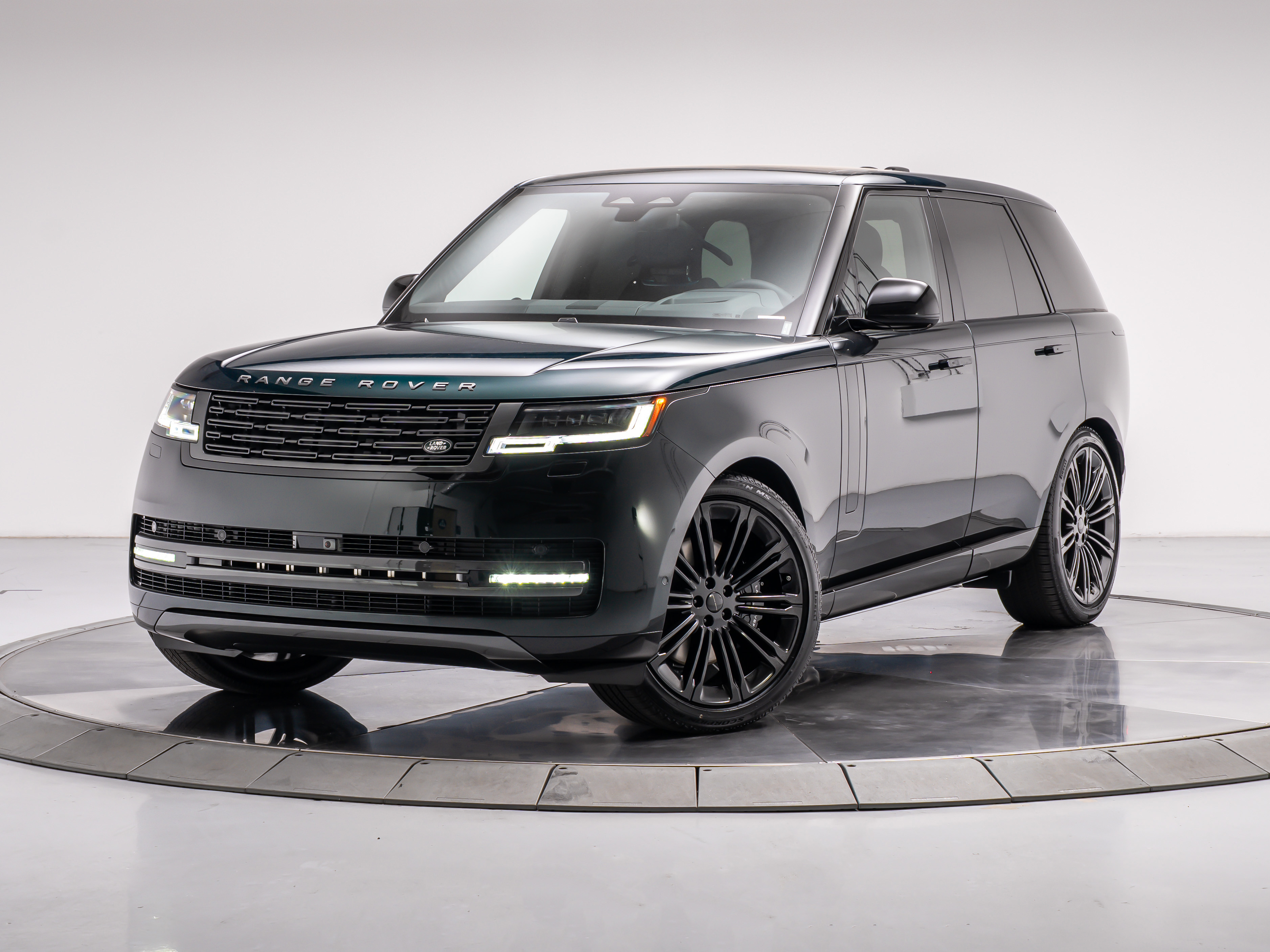 New 2026 Land Rover Range Rover P530 SE