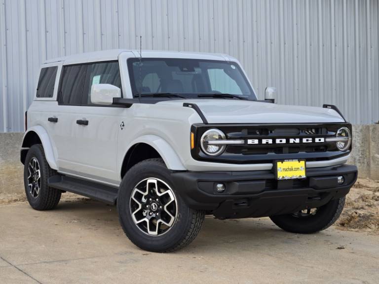 2026 Ford Bronco Outer Banks
