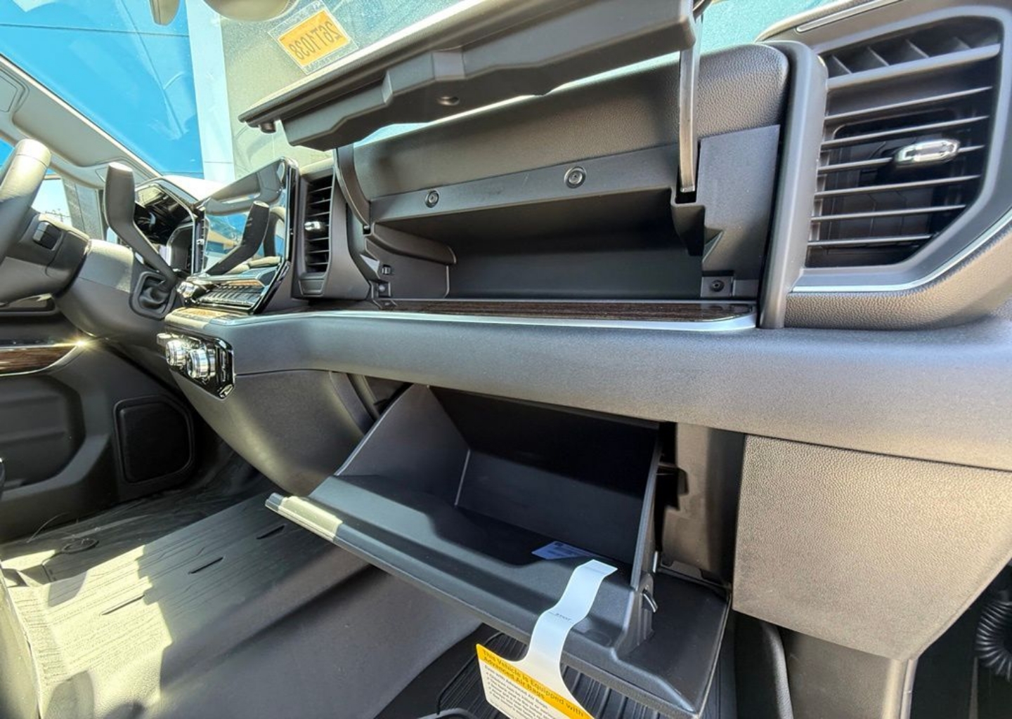 2026 GMC Sierra 3500HD SLE - Photo 15