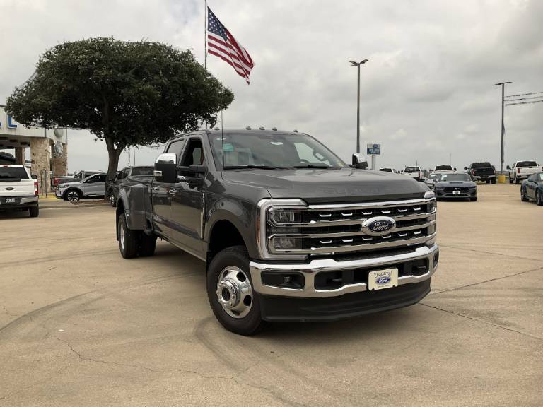 2026 Ford Super Duty F-350 DRW LARIAT