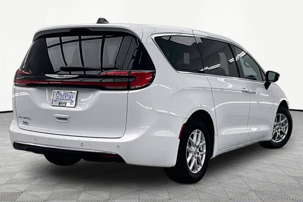 Certified 2024 Chrysler Pacifica Touring L with VIN 2C4RC1BG2RR119055 for sale in Kansas City