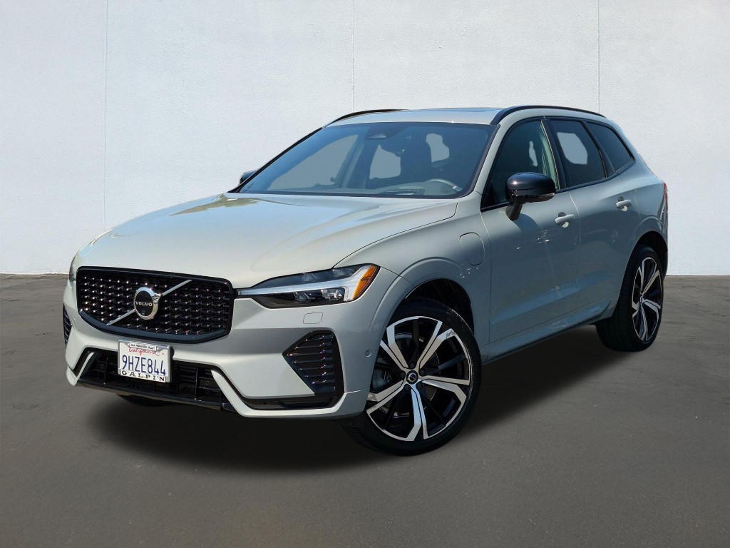 2024 Volvo XC60 Recharge Plug-In Hybrid T8 Ultimate Dark Theme