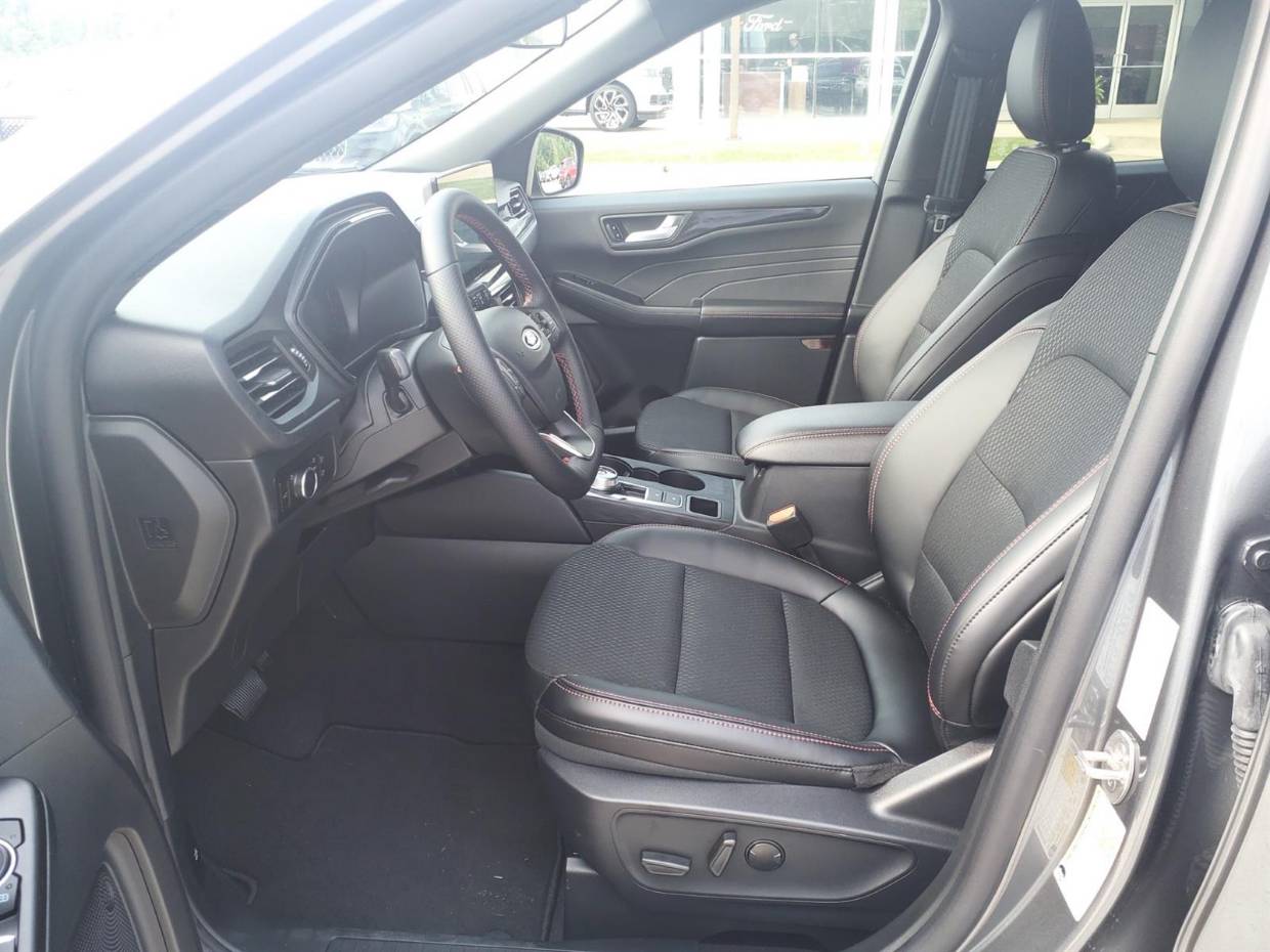 2026 Ford Escape ST-Line - Photo 6