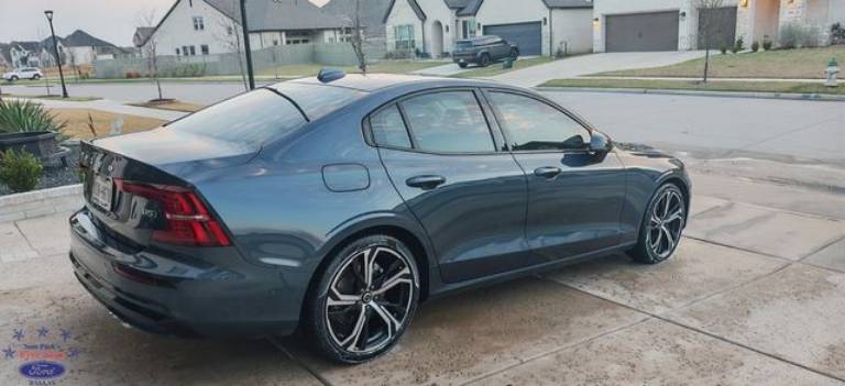 2024 Volvo S60 B5 Plus Dark Theme