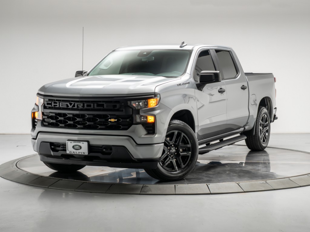 2023 Chevrolet Silverado 1500 2WD Crew Cab Short Bed Custom