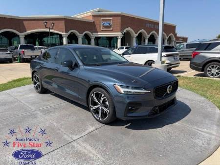 2024 Volvo S60 B5 Plus Dark Theme