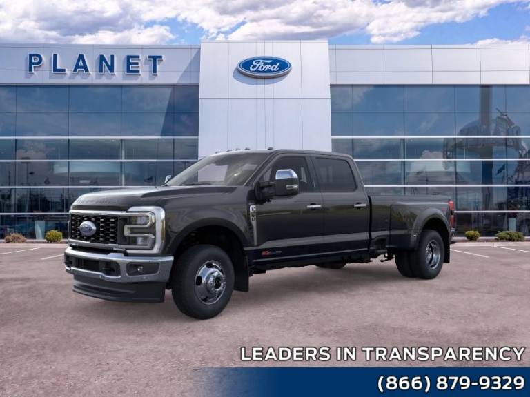 2026 Ford Super Duty F-350 DRW LARIAT 4WD Crew Cab 8' Box