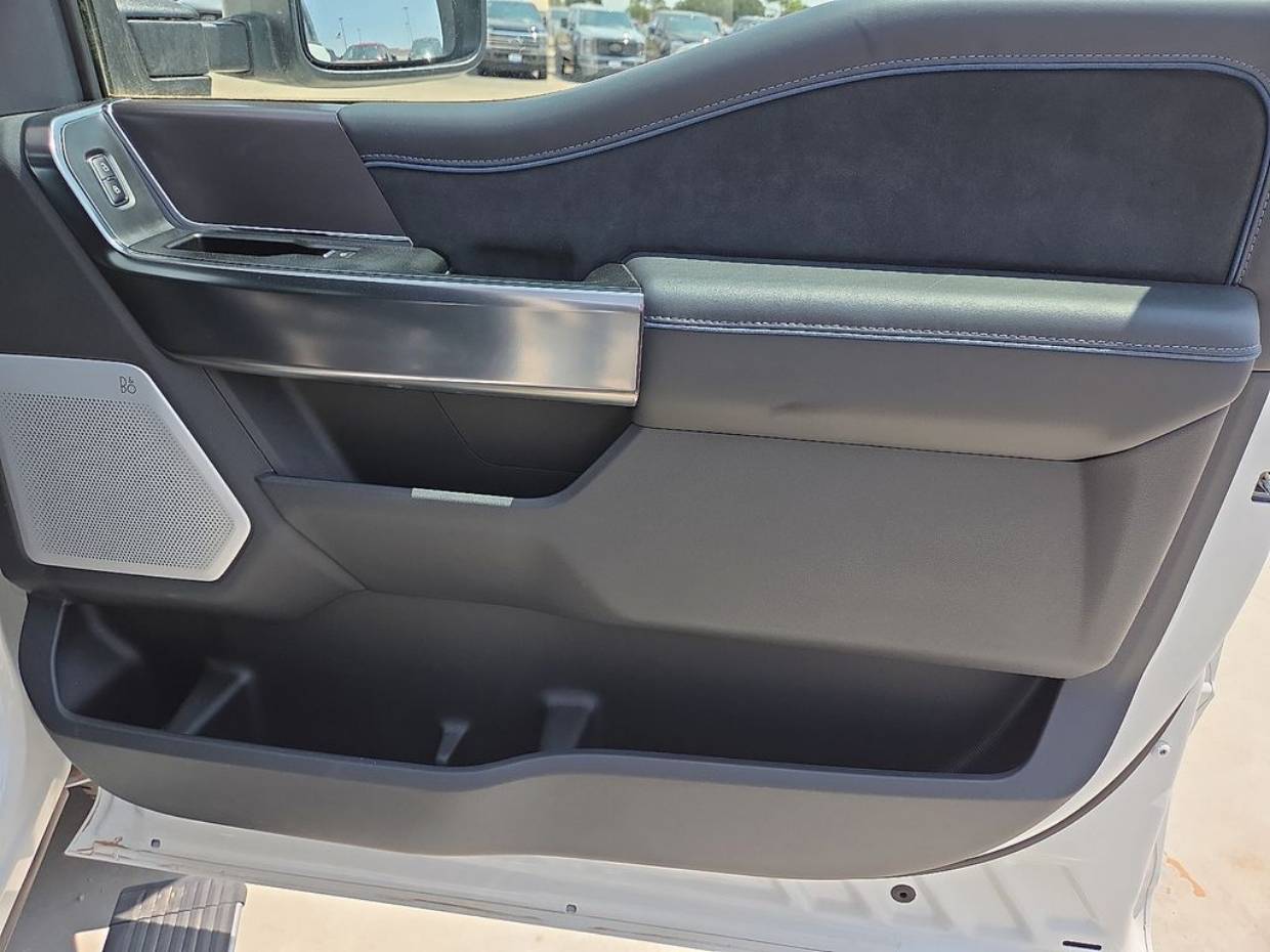 2026 Ford F-250 Super Duty Platinum - Photo 14