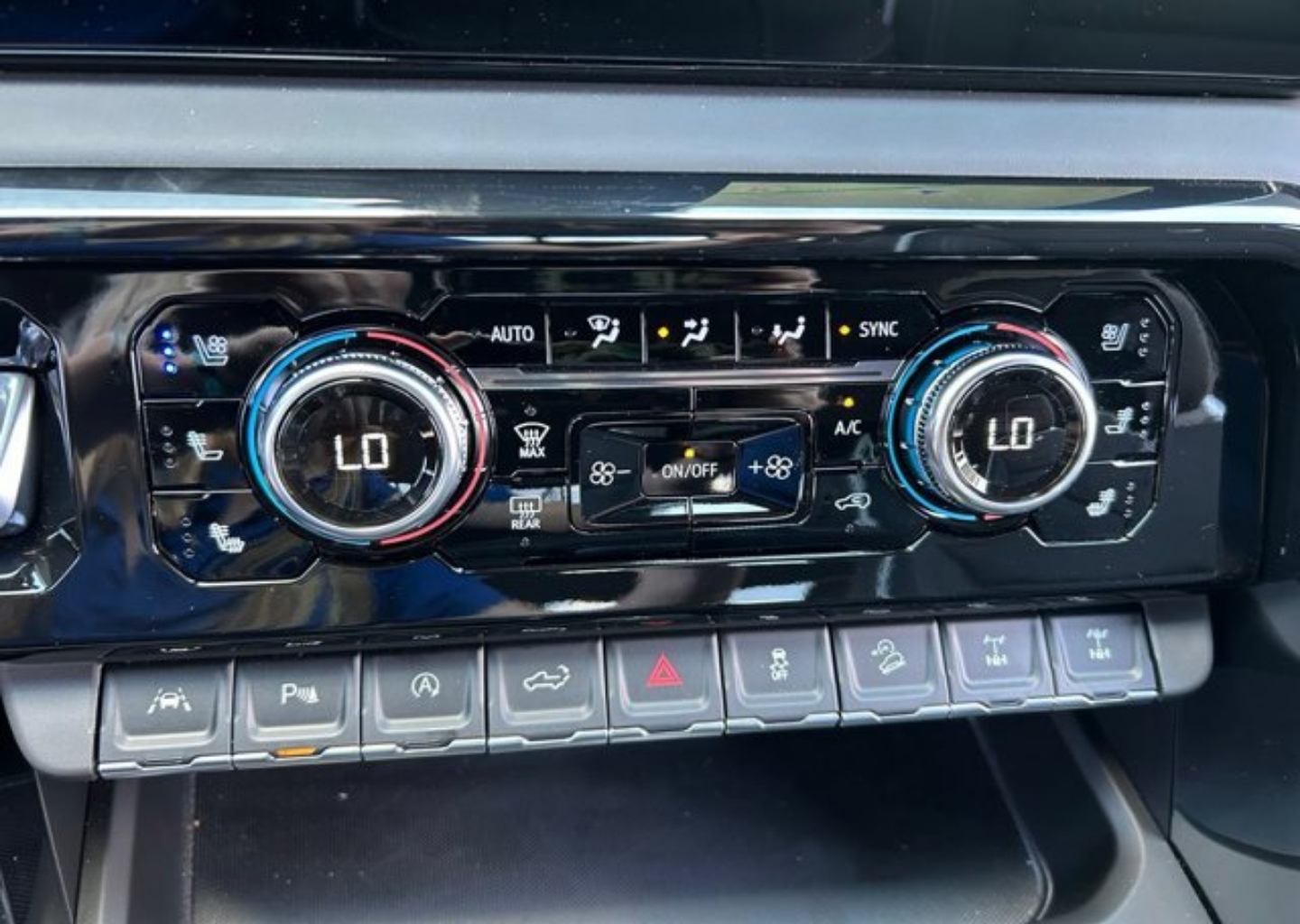 2026 GMC Sierra 1500 AT4X - Photo 40