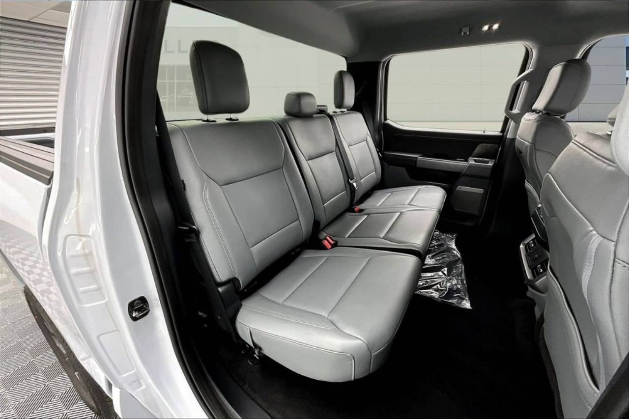 2025 Ford F-150 Lightning Flash - Photo 10