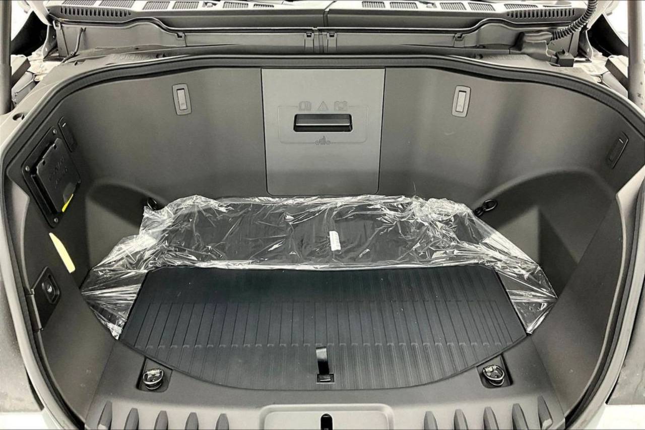 2025 Ford F-150 Lightning Flash - Photo 12