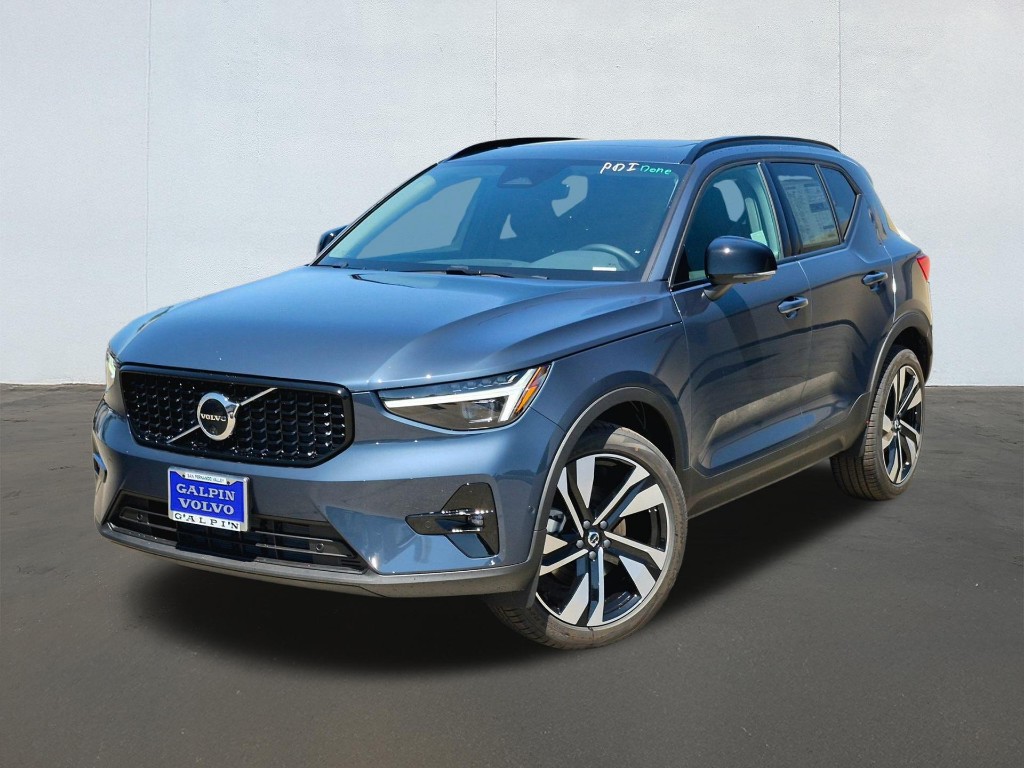 2026 Volvo XC40 Ultra, B5 AWD Gas (mild hybrid), Dark