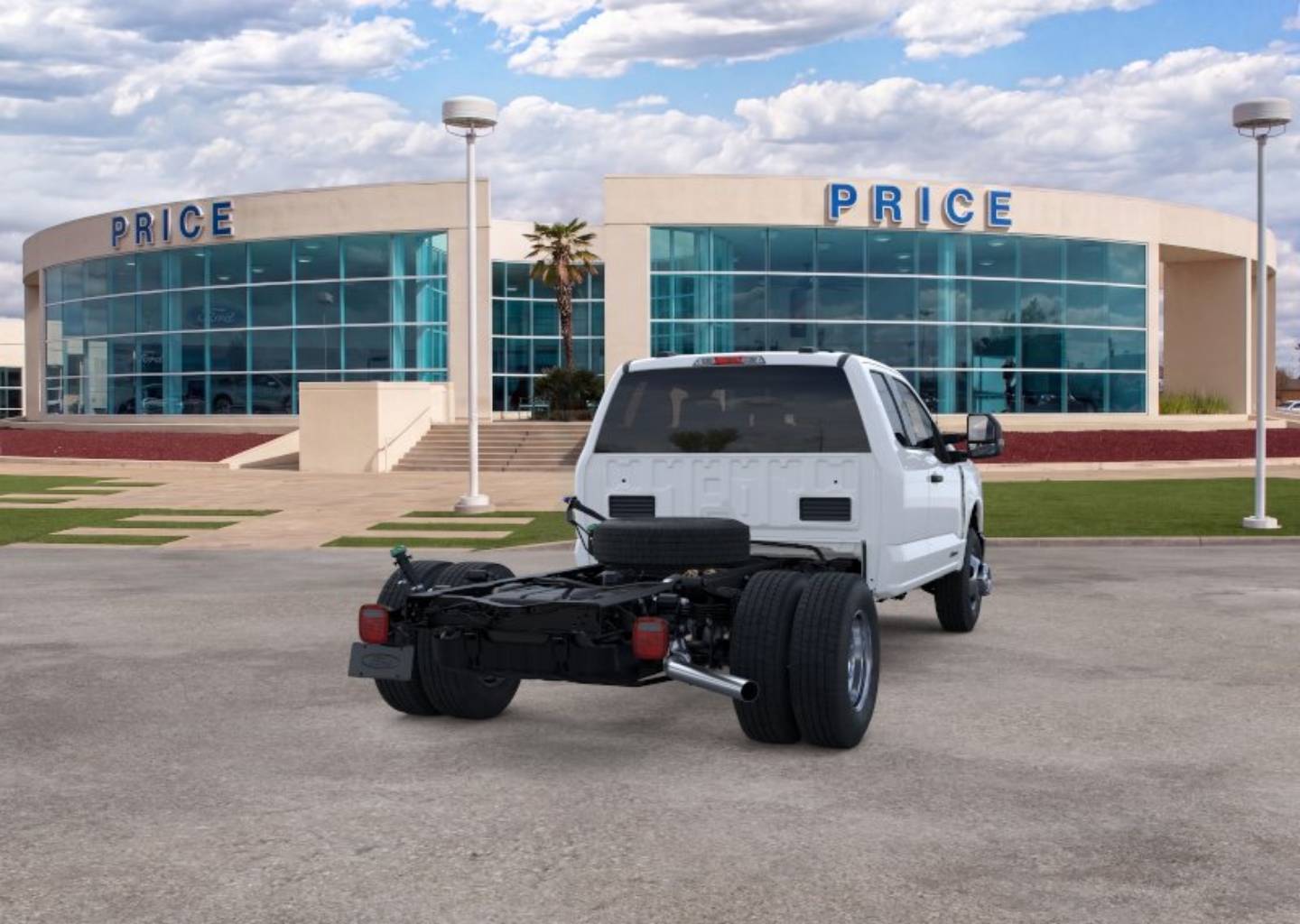 2026 Ford F-350 Super Duty Chassis Cab XLT - Photo 8