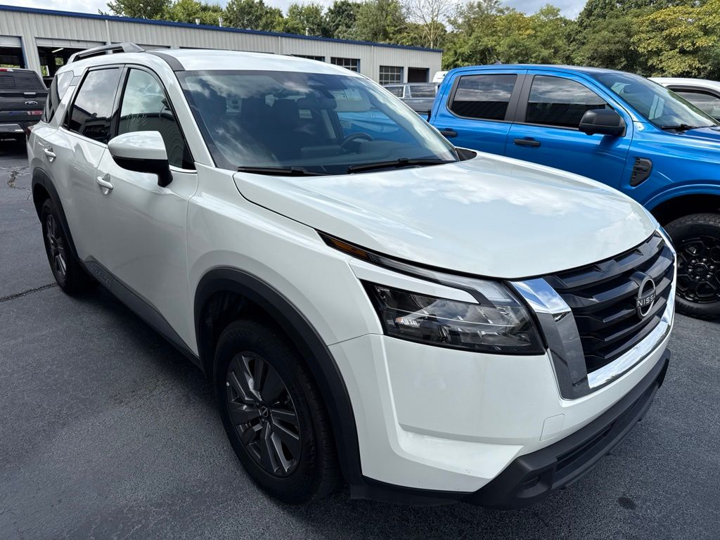 Used 2024 Nissan Pathfinder SV