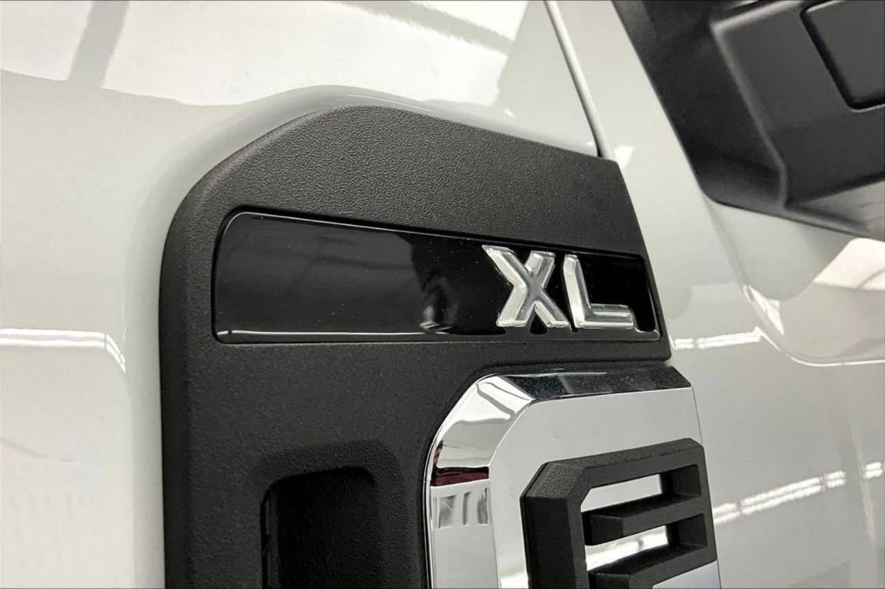 2025 Ford F-350 Super Duty Chassis Cab XL - Photo 9