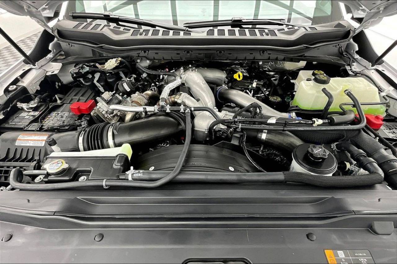 2025 Ford F-350 Super Duty Chassis Cab XL - Photo 11
