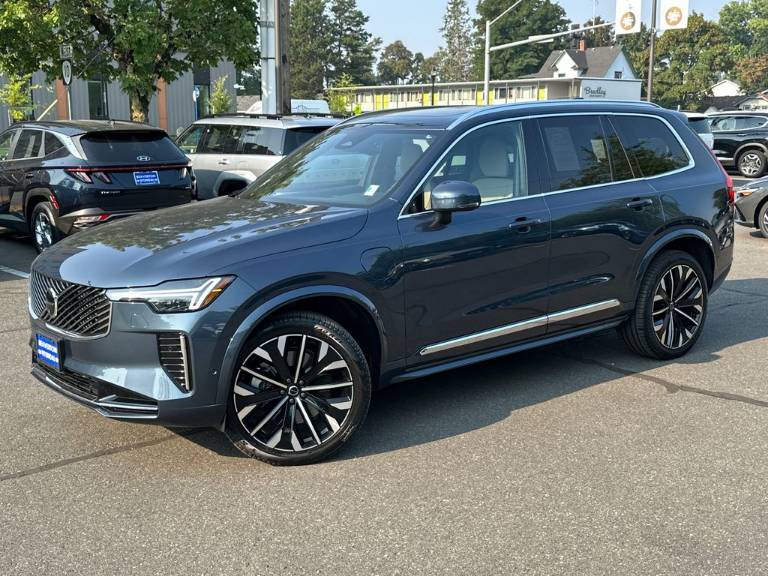 2025 Volvo XC90 Plug-In Hybrid T8 Plus