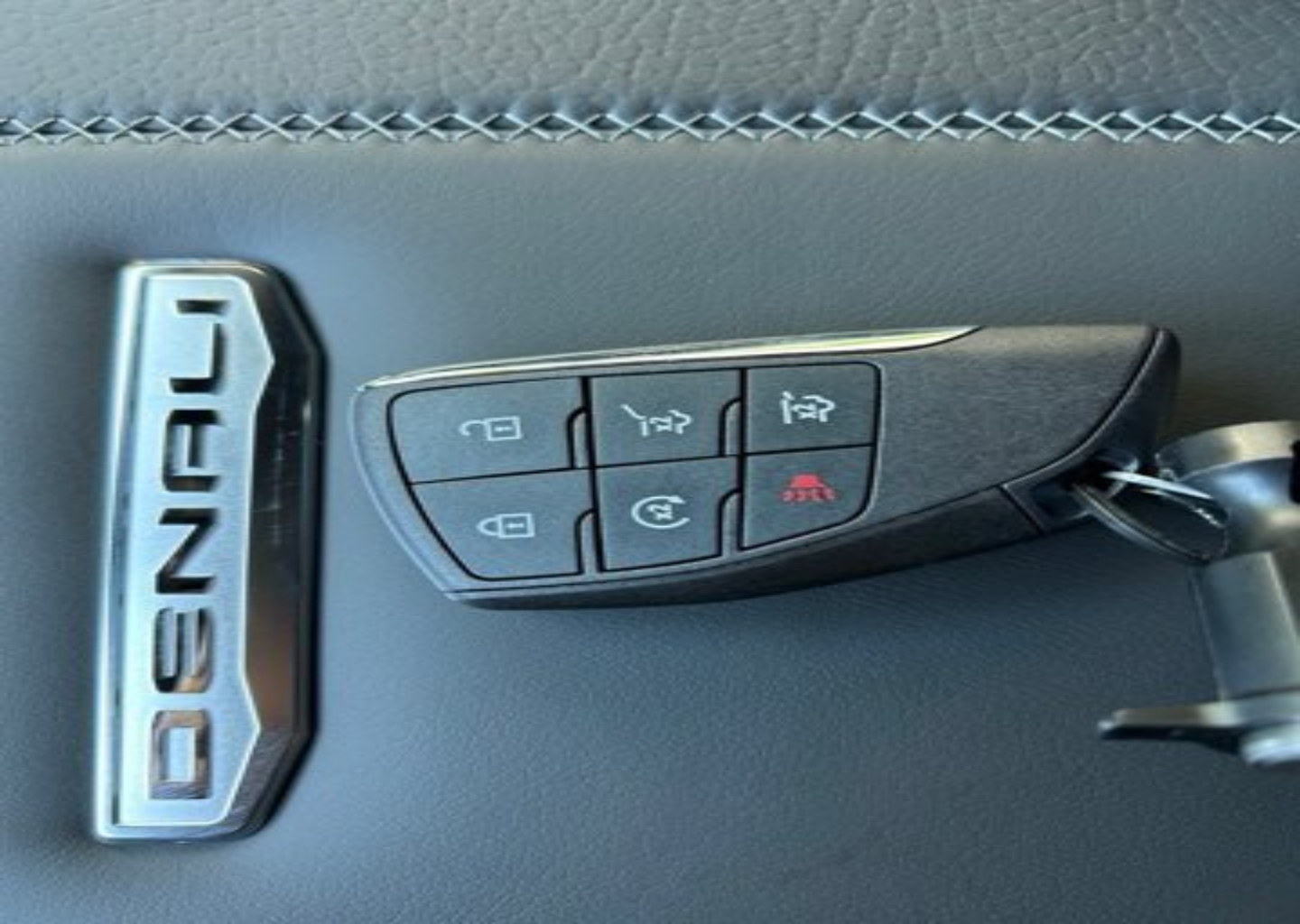 2026 GMC Yukon Denali - Photo 35