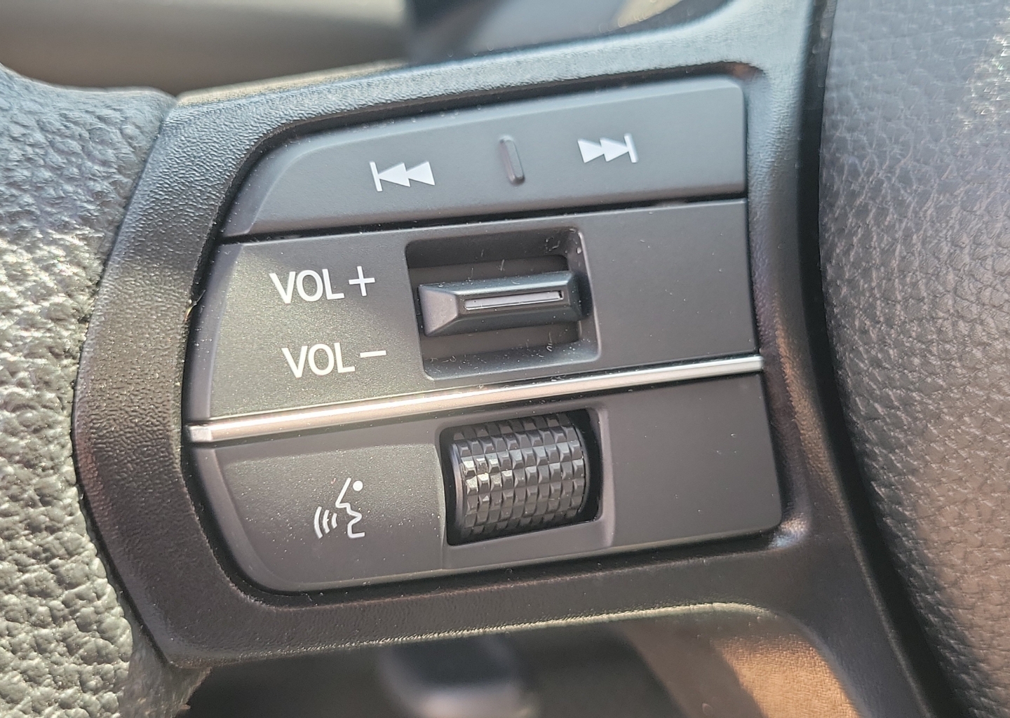 2025 Honda Accord LX - Photo 23
