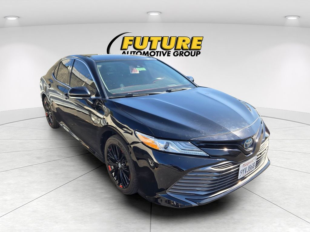 2020 Toyota Camry Hybrid XLE
