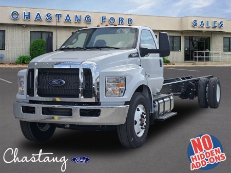 2027 Ford F-750SD Base