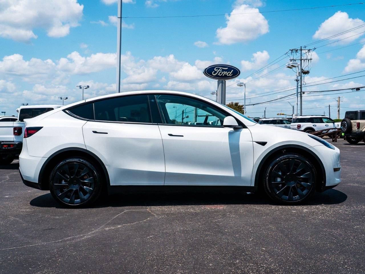 Used 2023 Tesla Model Y Long Range with VIN 7SAYGDEE8PA073767 for sale in Manor, TX