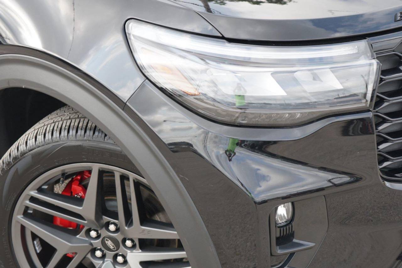Certified Used 2025 Ford Explorer ST-Line, photo 3