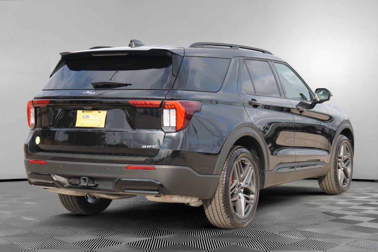 Certified Used 2025 Ford Explorer ST-Line, photo 5