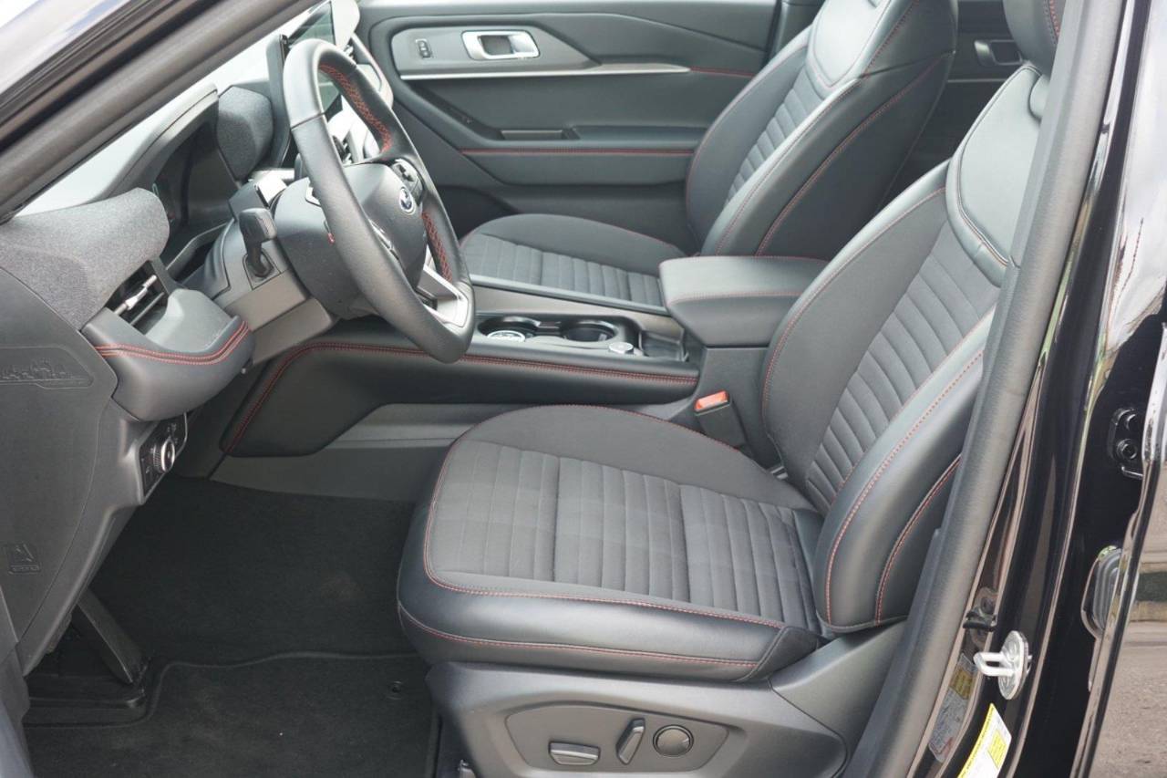 Certified Used 2025 Ford Explorer ST-Line, photo 10