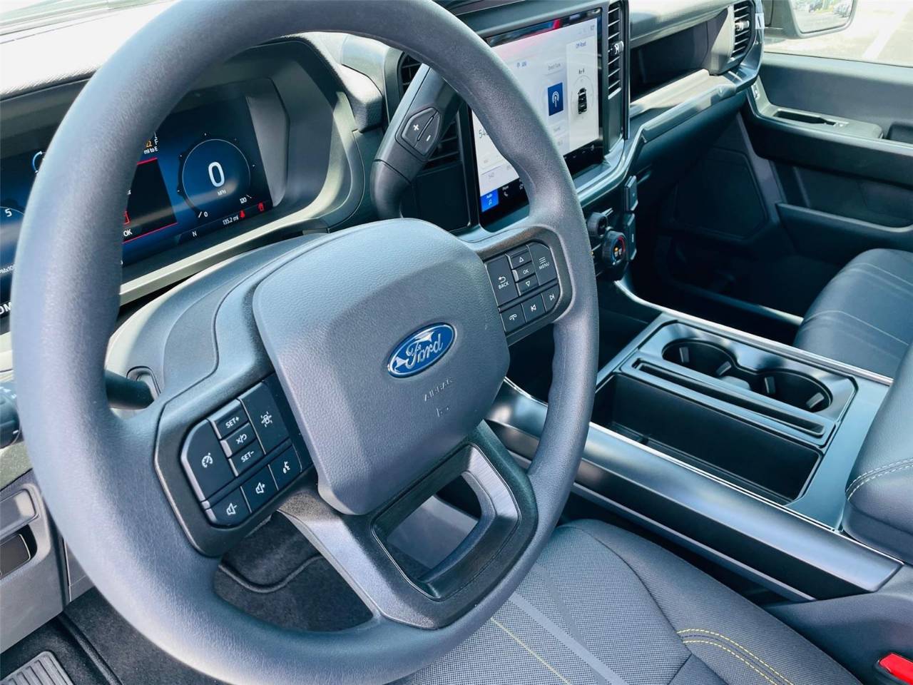 2025 Ford F-150 STX - Photo 9