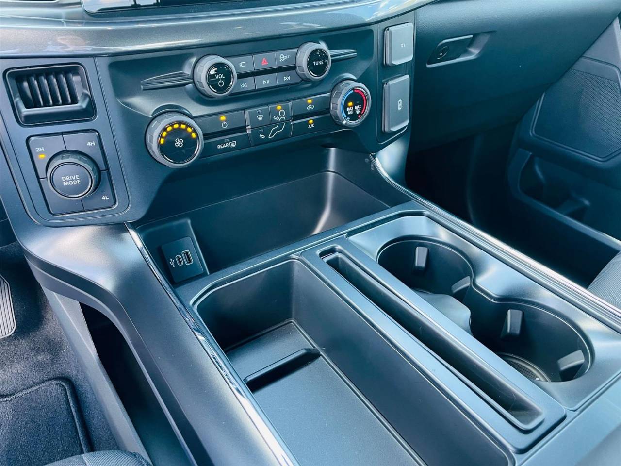 2025 Ford F-150 STX - Photo 17