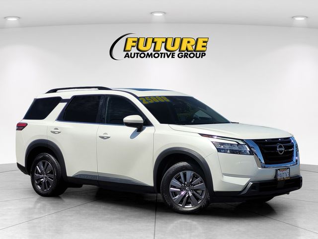2022 Nissan Pathfinder SV