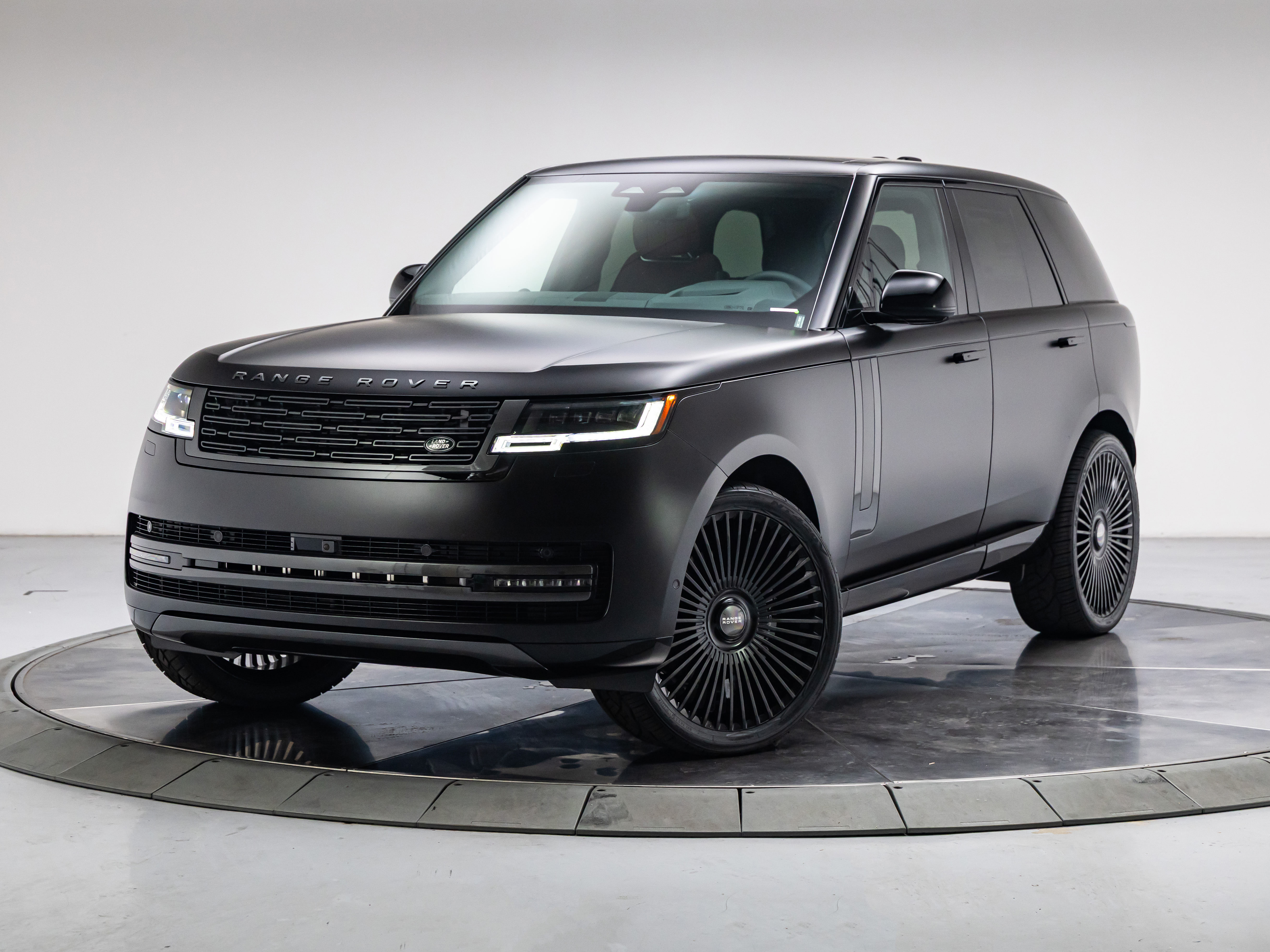 New 2026 Land Rover Range Rover P530 SE