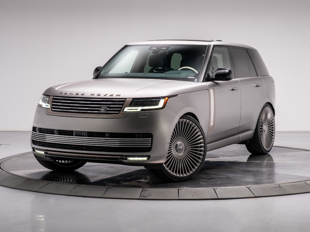 2026 Land Rover Range Rover P615 SV
