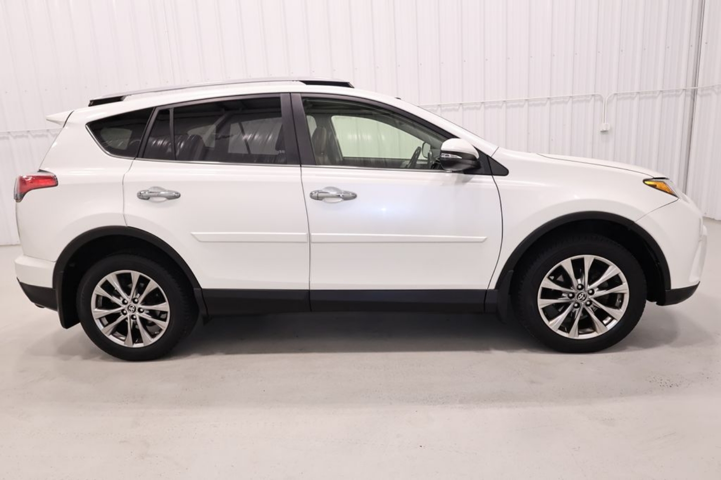 Used 2018 Toyota RAV4 Limited with VIN JTMDFREV4JJ191944 for sale in Canfield, OH