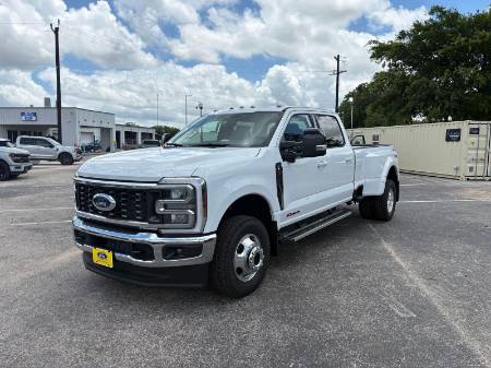 2026 Ford Super Duty F-350 DRW LARIAT