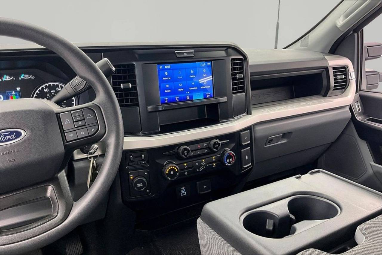 2026 Ford F-350 Super Duty XL - Photo 6