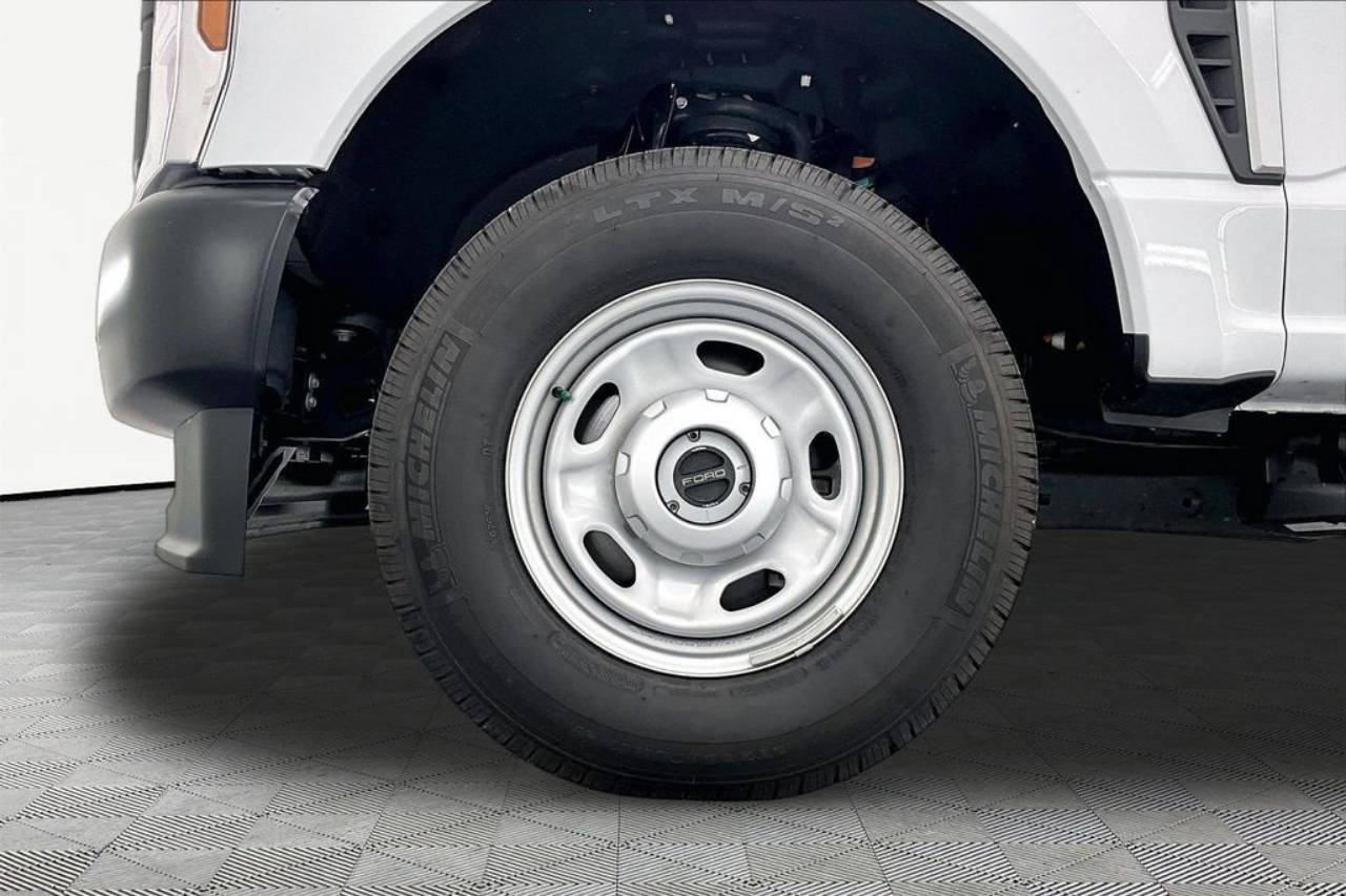 2026 Ford F-350 Super Duty XL - Photo 9